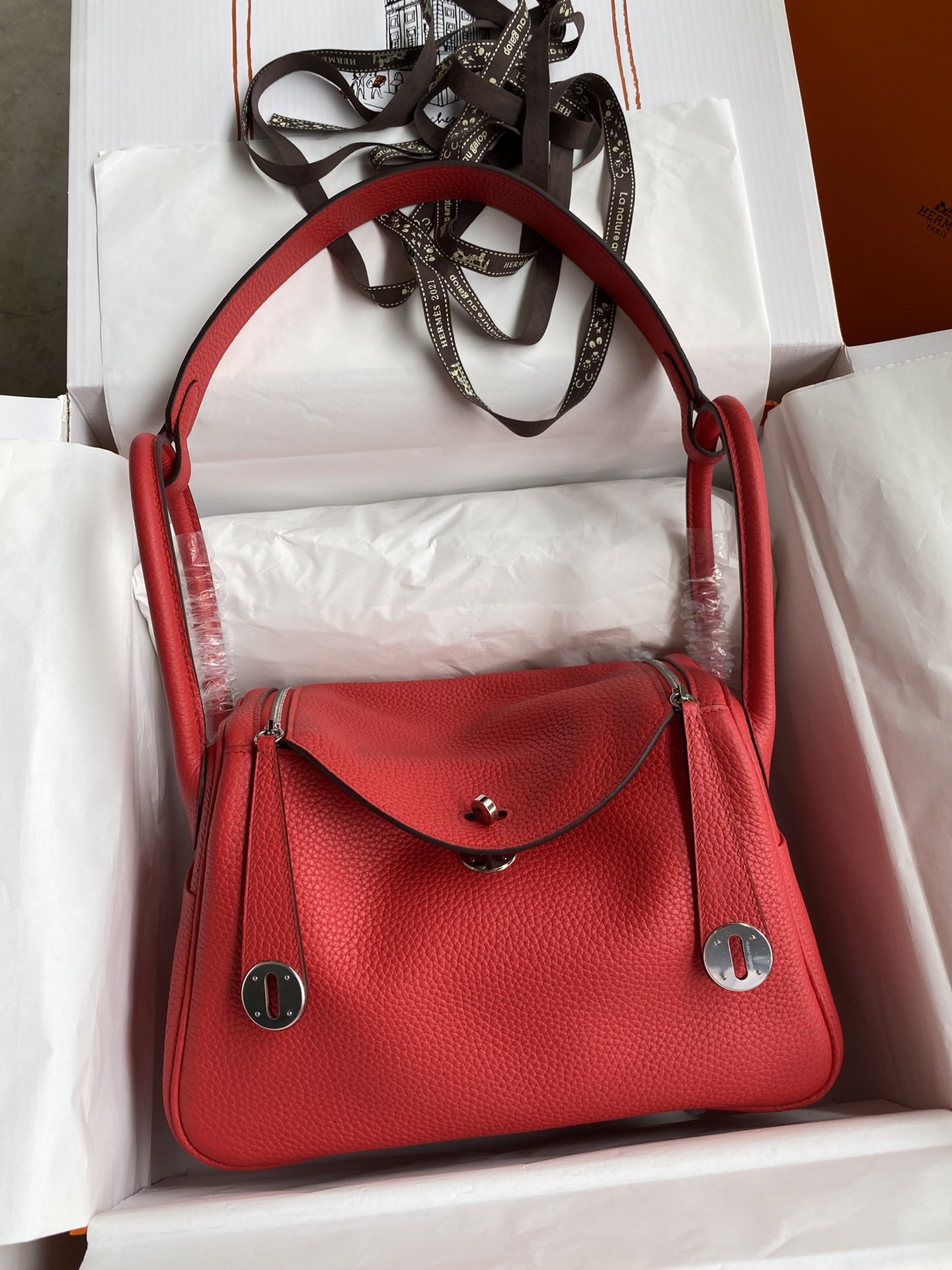 Hermes Lindy 26cm Handbag Shoulder Bag In Red Clemence Leather